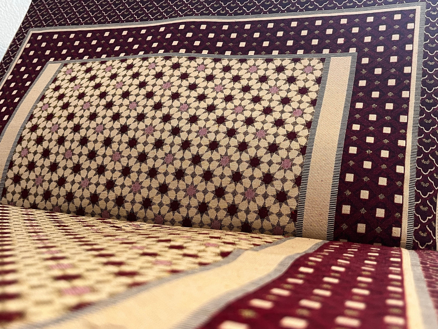 Gebetsteppich mit Rückenlehne rot