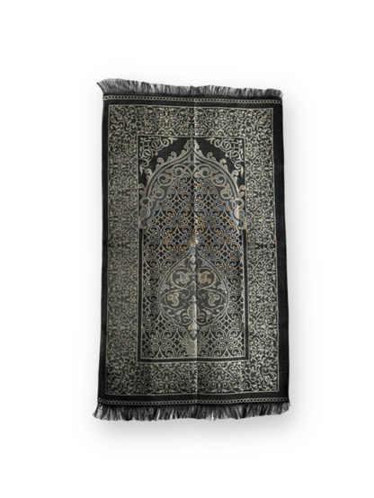  den edlen Quran, einen handgefertigten Gebetsperlen, einen eleganten Gebetsteppich